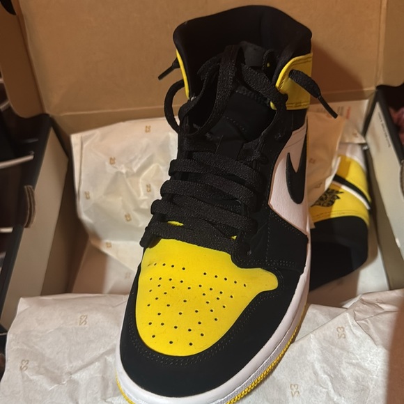 Air Jordan 1 Mid Black and yellow Tour - Picture 4 of 7